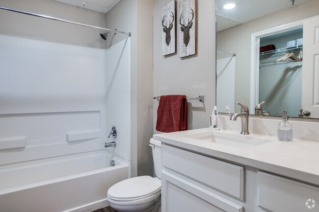 4BR, 4BA Flat - 1,282SF