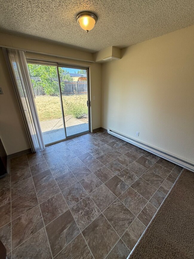 Photo - (473) Walnut Duplex - 2 Bedroom / 1 Bathroom Unit 563