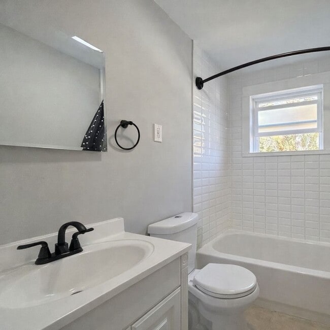 Bath2 - 509 Orchard Ave