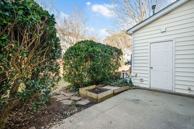 Photo - 2204 Valley Haven Dr