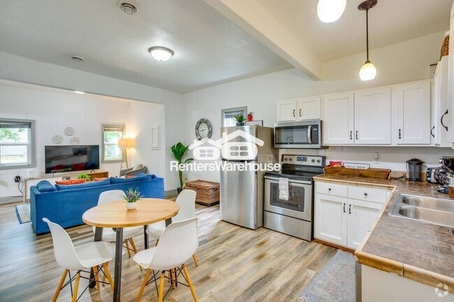 Building Photo - 1811 Quincy St NE Rental