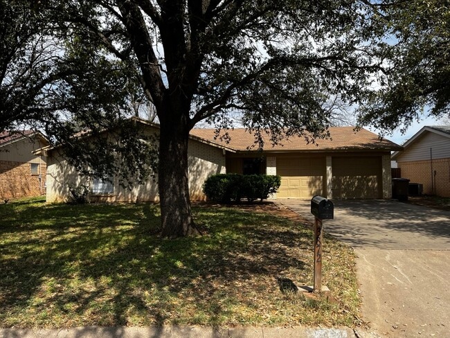 Photo - Nice 3 bedroom, 2 bath Home in College Hills West Available SOON!