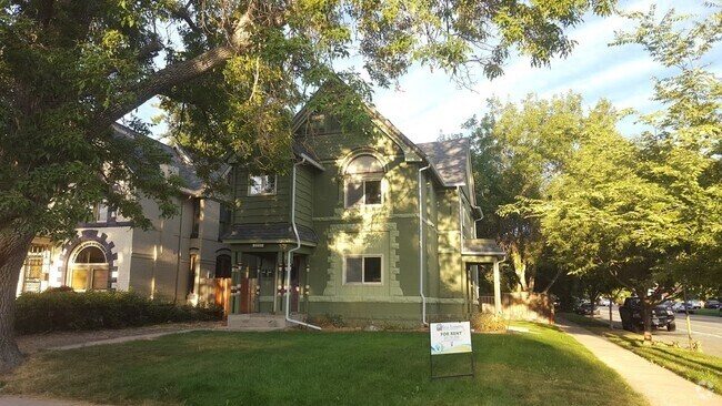 Building Photo - Fabulously Updated 1 Bed/1 Bath Apt in Vic... Unit 03