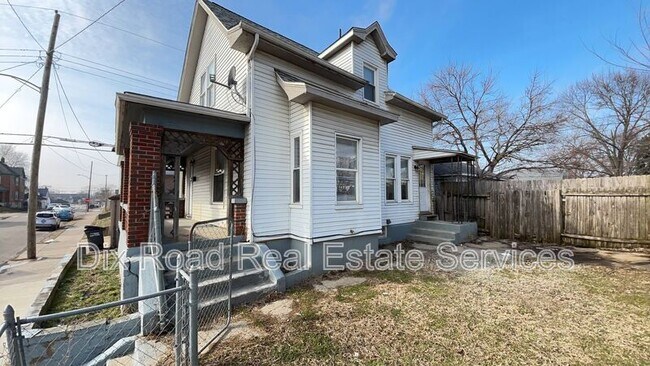 Photo - 1715 Warner Ave