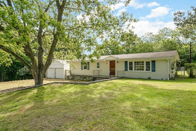 Building Photo - Charming 3BD, 2BA Raleigh Home on a Large ...