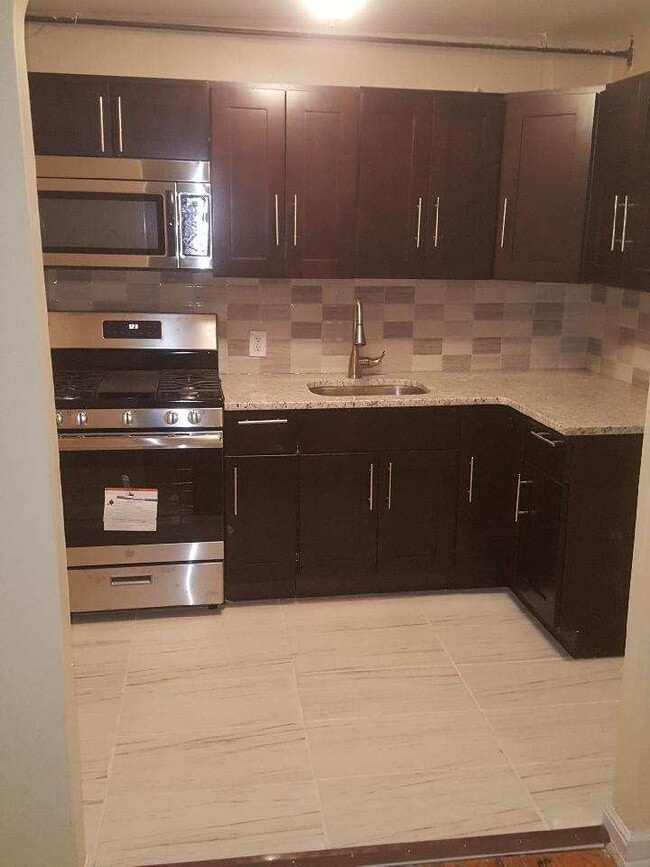 Building Photo - 426 Chester Ave Unit 1 Rental
