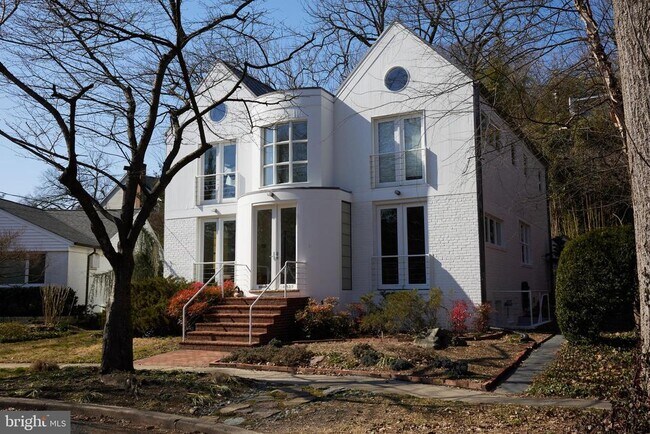 Photo - 4527 Q Pl NW