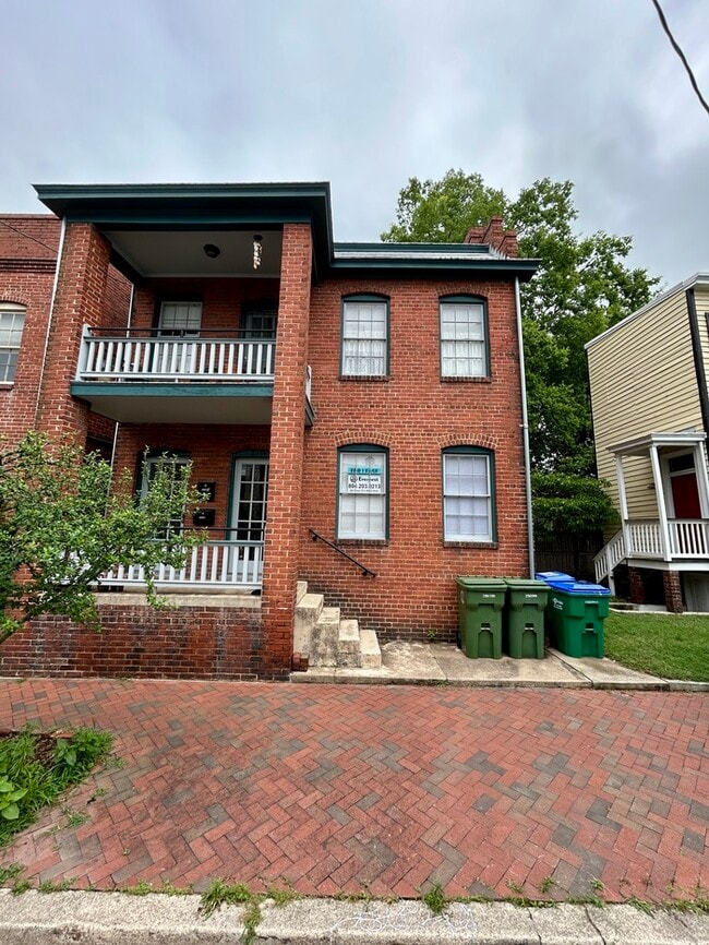 Photo - 2114 E Leigh St Apartment