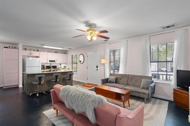 Photo - 1407 Sanchez St