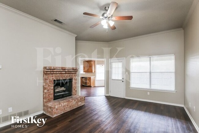 Photo - 901 Meadow Cir N