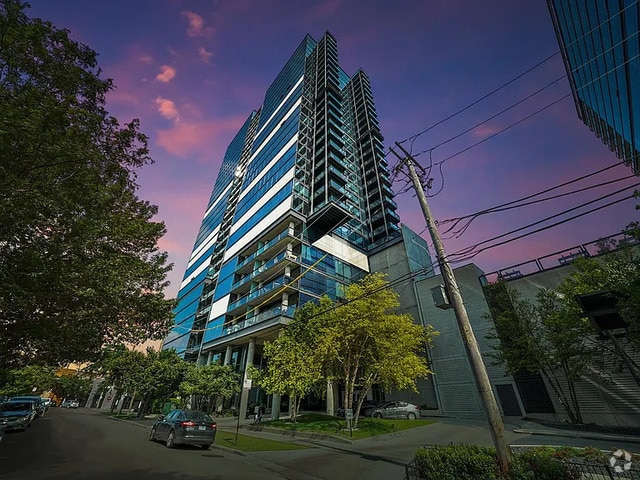 Building Photo - 860 W Blackhawk St Rental