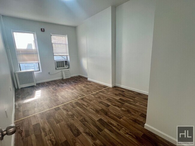 3BR 1BA Sunny & Renovated w/ Shared Backyard In Flatbush