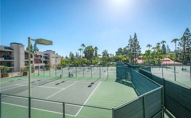 Photo - 21400 Burbank Blvd Unidad 223