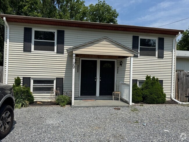 Building Photo - 2127 Hollins Rd NE Unit 2127 Hollins Rd NE-2129 Rental
