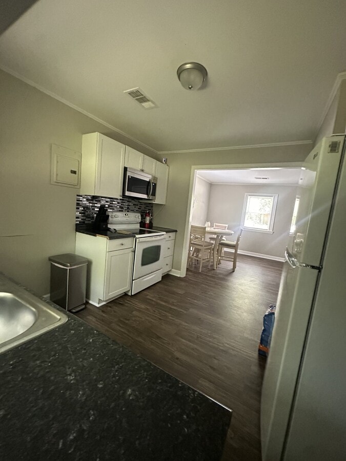 Photo - 408 Hobson St