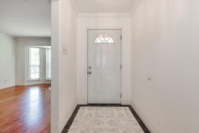 Photo - 7119 Bellaire Blvd