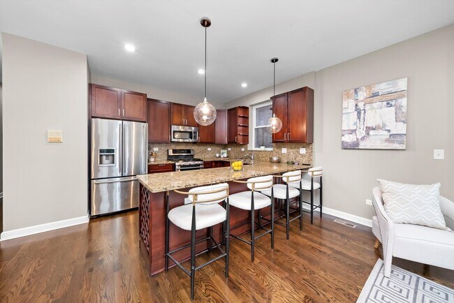 Photo - 450 E Bowen Ave Unit 1E