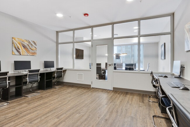 Photo - 18w070 Royce Blvd