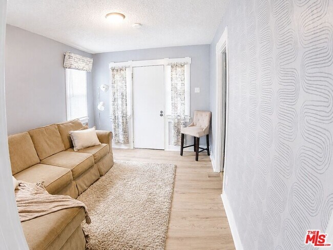 Photo - 228 W 70th St