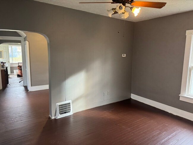 Photo - 1061 Raymond St