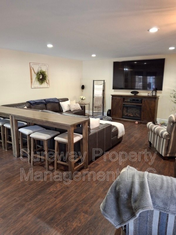 Photo - 213 Moss Mill Rd