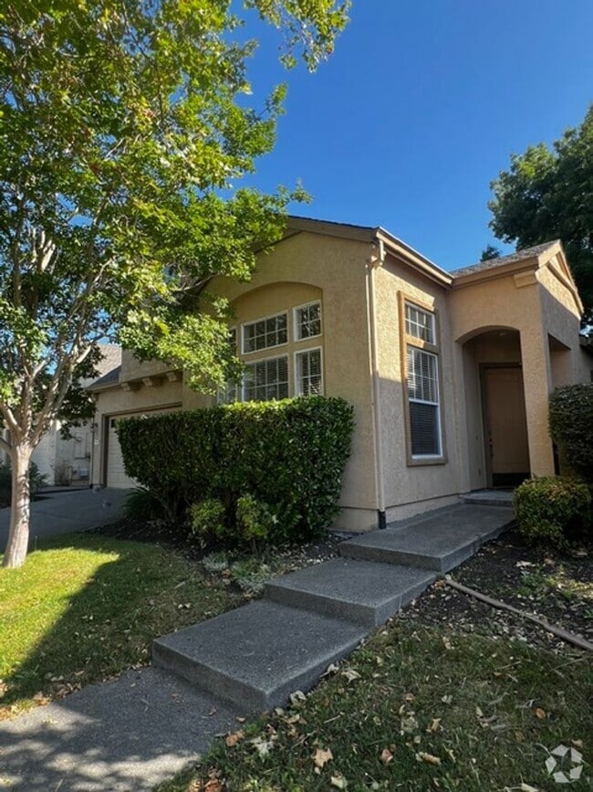 Building Photo - Desired Two Story 3 Bedroom 2.5 Bath Petal... Rental