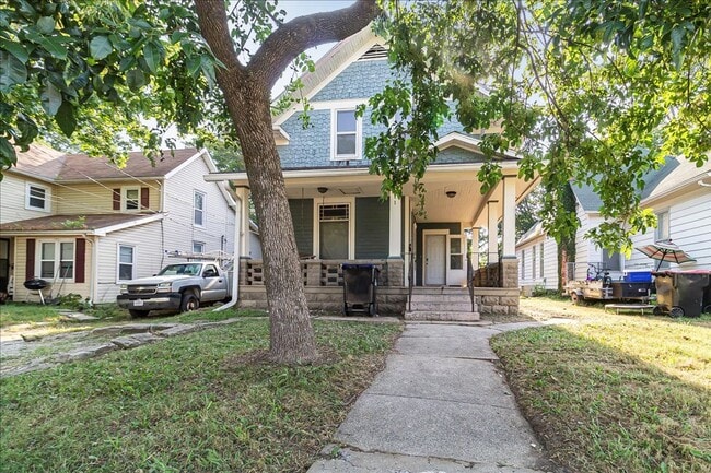 Building Photo - 411 N College St