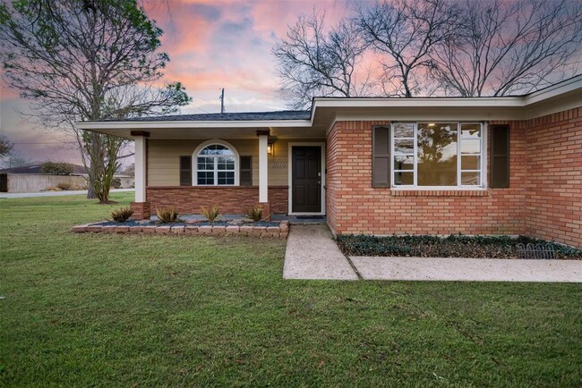 Photo - 2626 Hillshire Dr House
