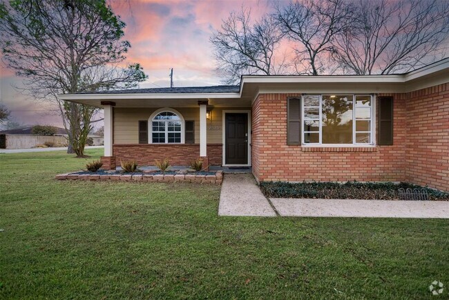 Building Photo - 2626 Hillshire Dr Rental
