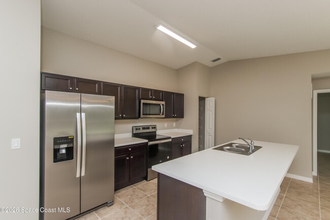 Photo - 490 Hatcher St SE