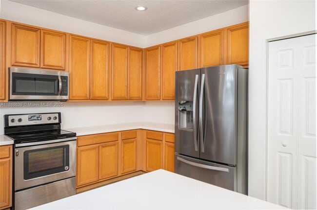 Photo - 19282 Seneca Ave