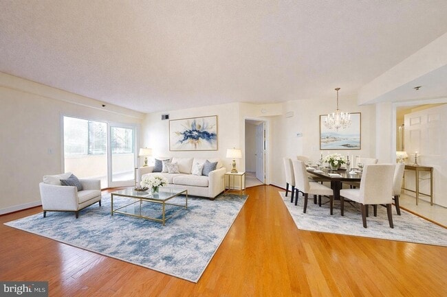 Building Photo - 1045 N Utah St Unit 308