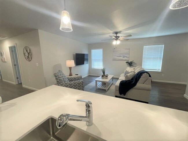 Photo - 3 Bed 2 Bath 2 Car Duplex Freedom Villas i... Townhome