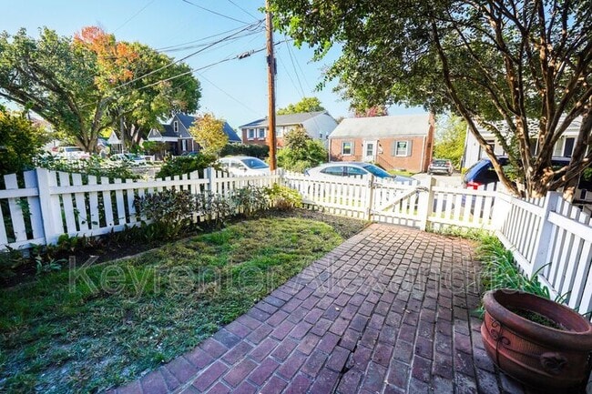 Photo - 511 E Windsor Ave