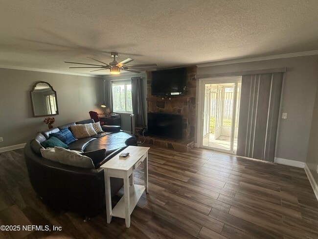 Photo - 4026 Cedar Island Rd E