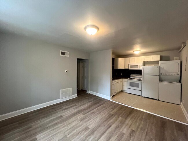 Photo - 214 Woodrow St