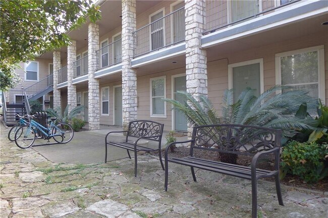 Photo - 1907 Robbins Pl Unit 201