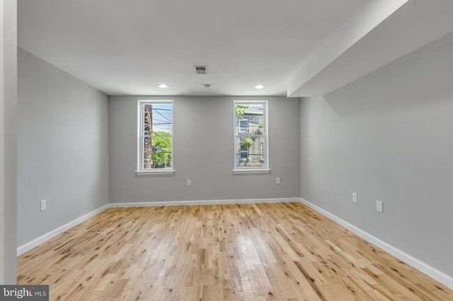 Building Photo - 410 Diamond St