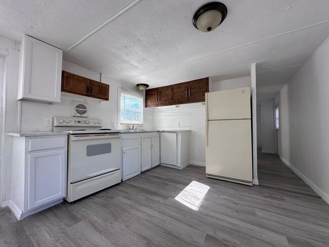 Photo - 2Bed 1Bath Rent To Own in Zephyrhills, FL Unit 23 - MH