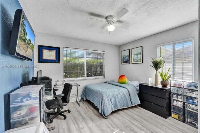 Photo - 2826 Dewey St