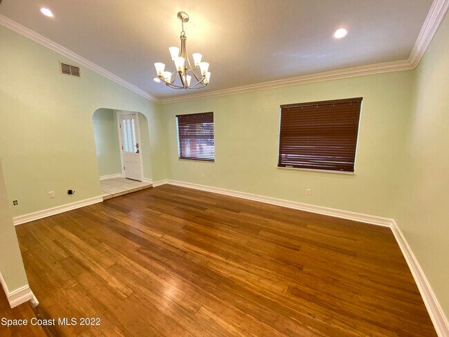 288 Coral Way W