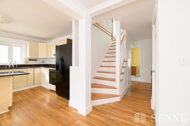 Building Photo - 12 Skehan St Unit 2 Rental