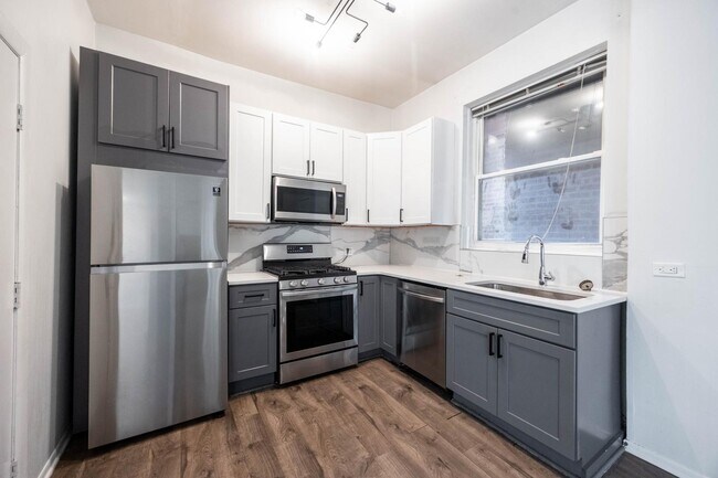 Building Photo - 2732 W Chicago Ave Unit 1R