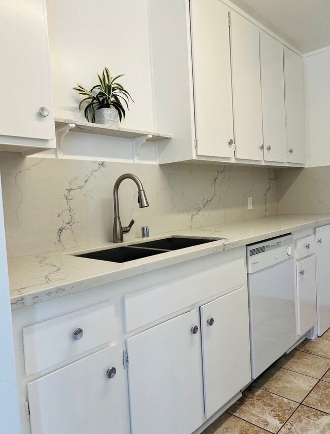 Photo - 100 S Doheny Dr Unit 308