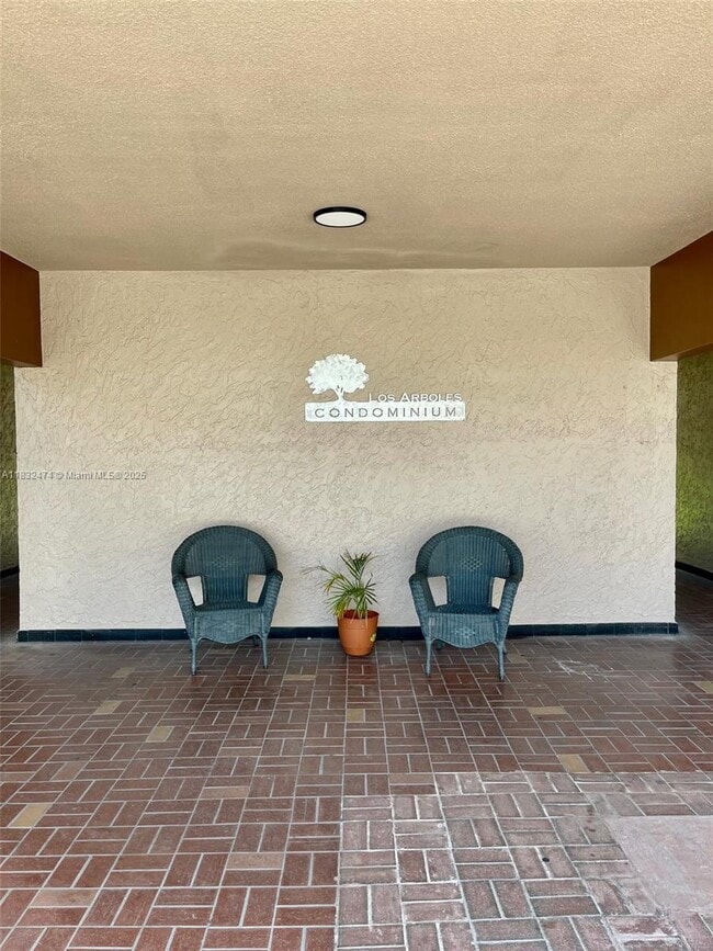 Photo - 1900 W 68th St Unidad B303 Rental