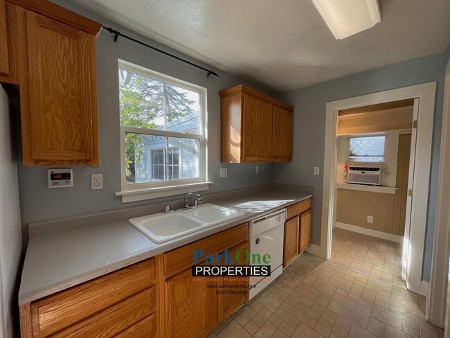 Photo - Ward St LO Unidad In-Law