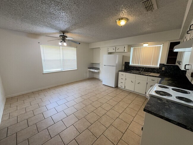 Photo - 2408 Carnation Dr