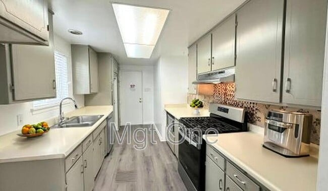 Photo - 4637 Central Ave