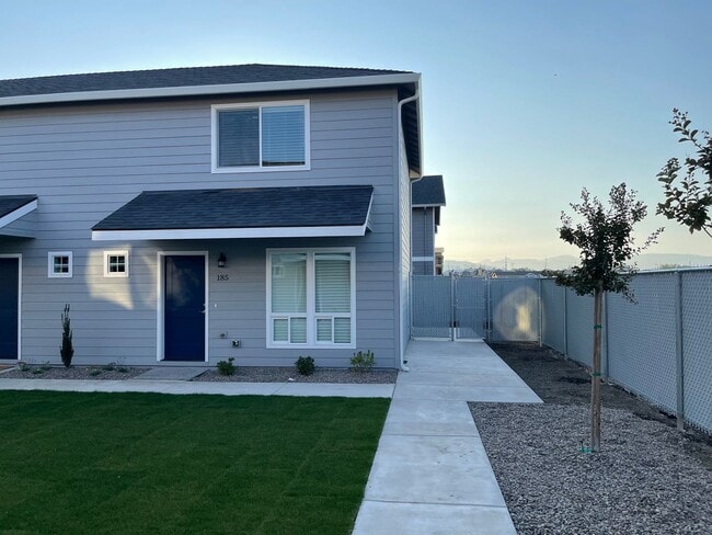 Photo - End Townhouse Unit in South Medford/Phoenix Area