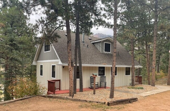 Building Photo - Cozy Cascade Home!